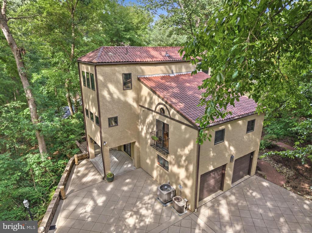 733 CORNELIA PLACE