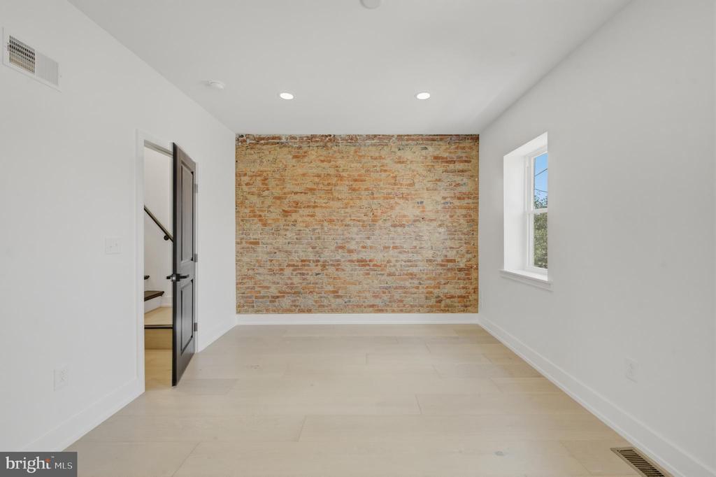 1110 PIERCE STREET