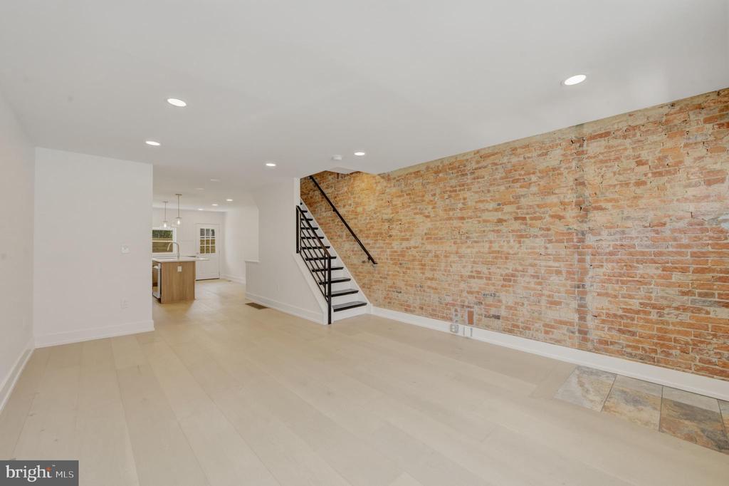 1110 PIERCE STREET