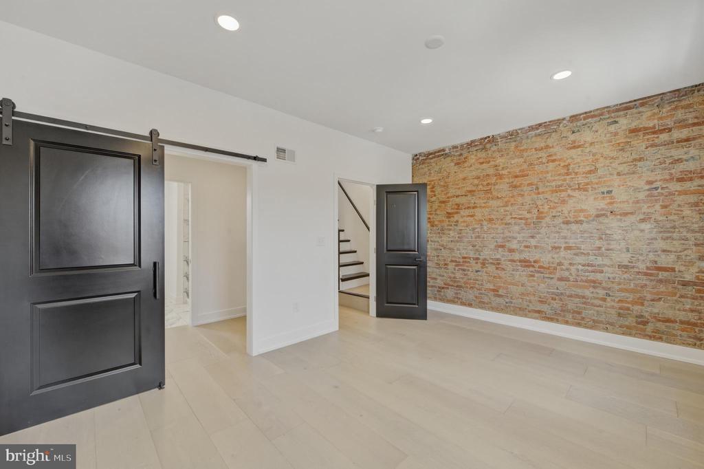 1110 PIERCE STREET