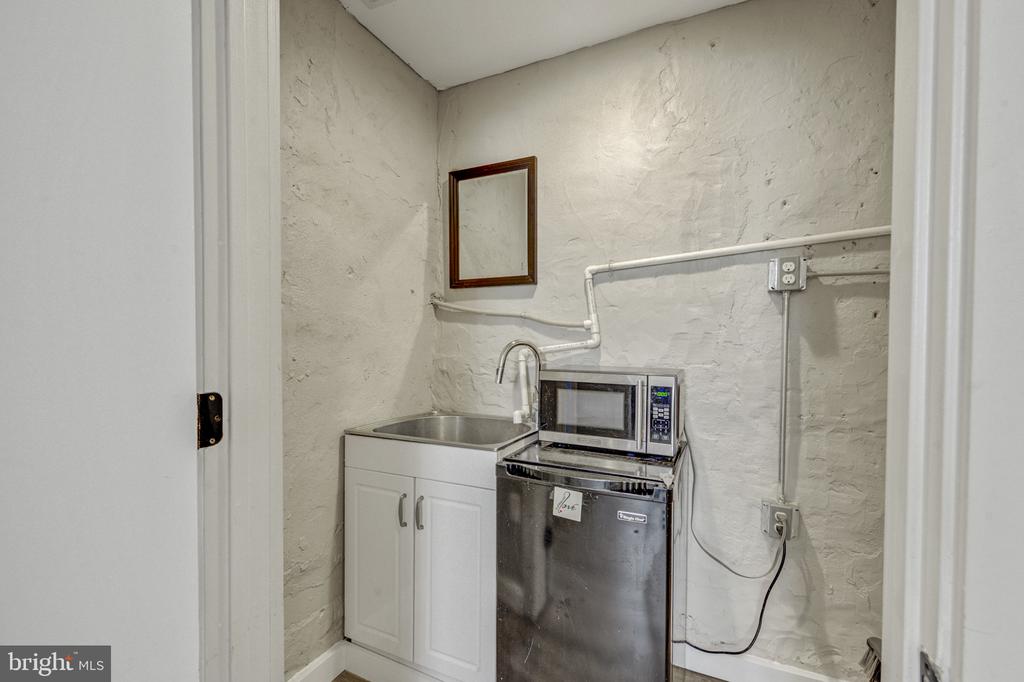 626 S 7TH STREET