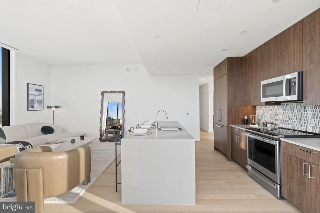 210 S 12TH STREET Unit: PH2A