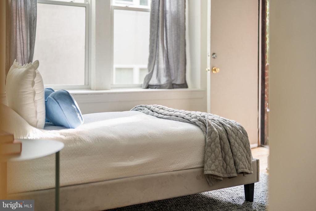 242 S 13TH STREET Unit: E