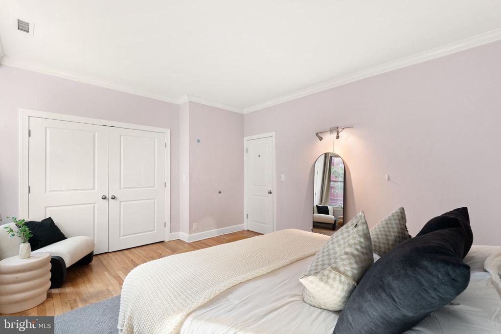 242 S 13TH STREET Unit: E