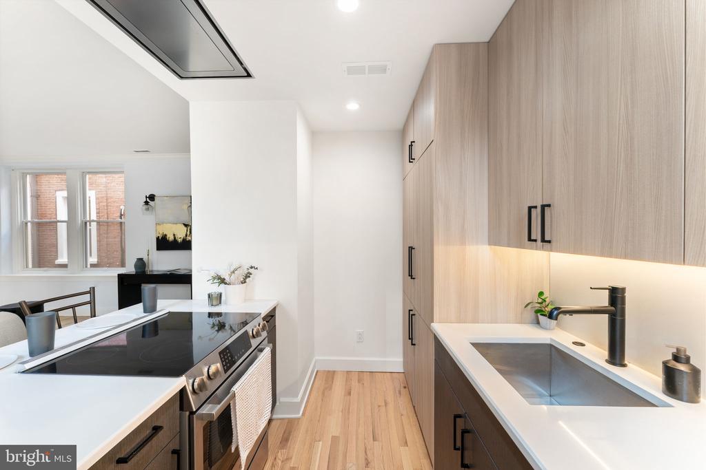 242 S 13TH STREET Unit: E