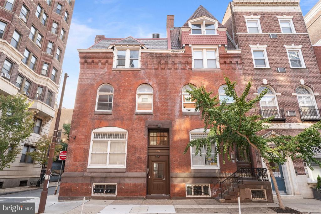 242 S 13TH STREET Unit: E