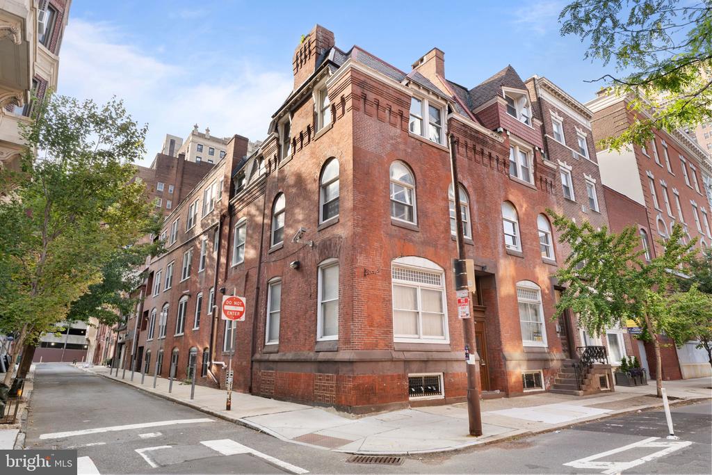 242 S 13TH STREET Unit: E