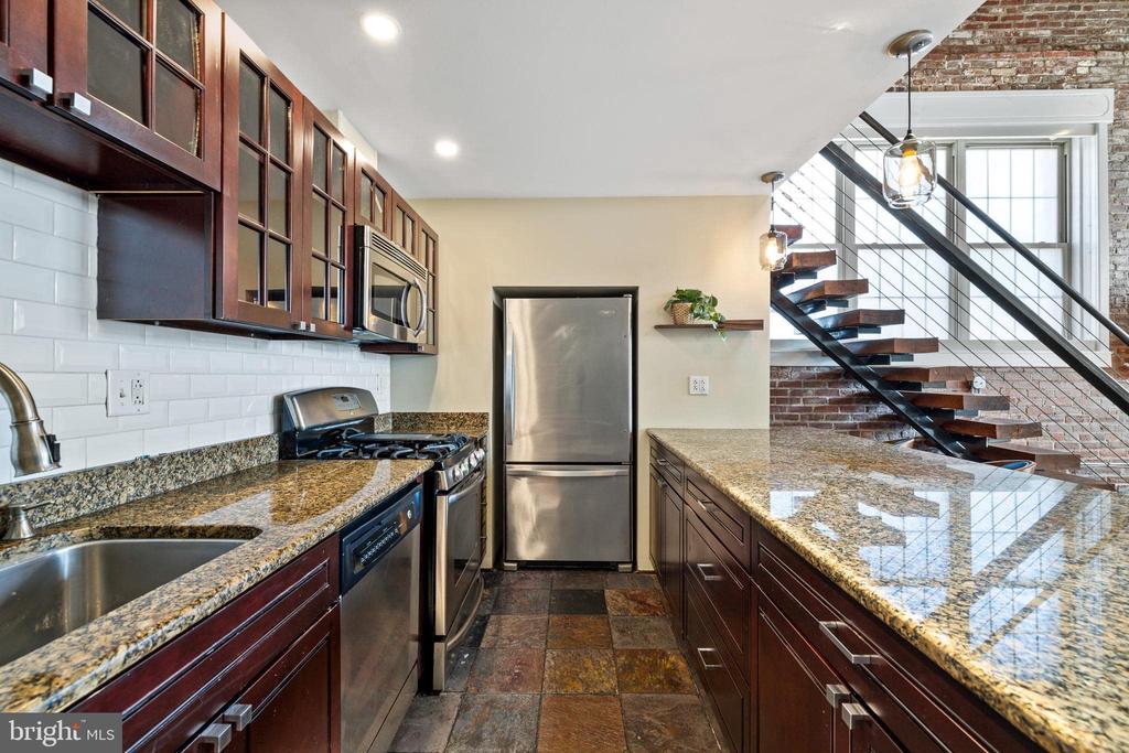 1301 N FRONT STREET Unit: G