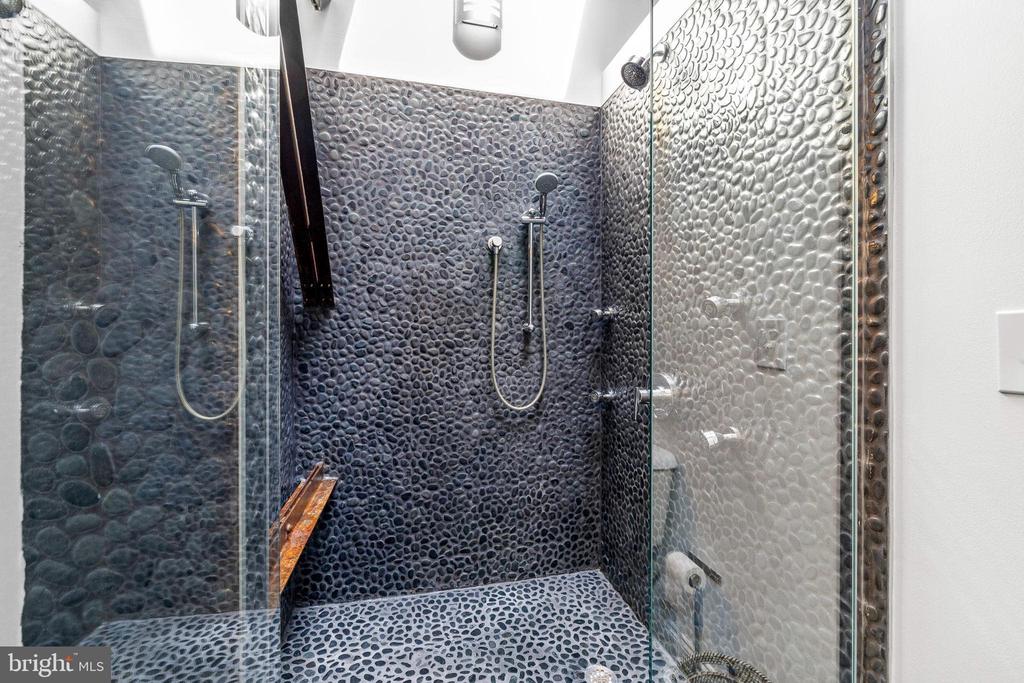 1301 N FRONT STREET Unit: G