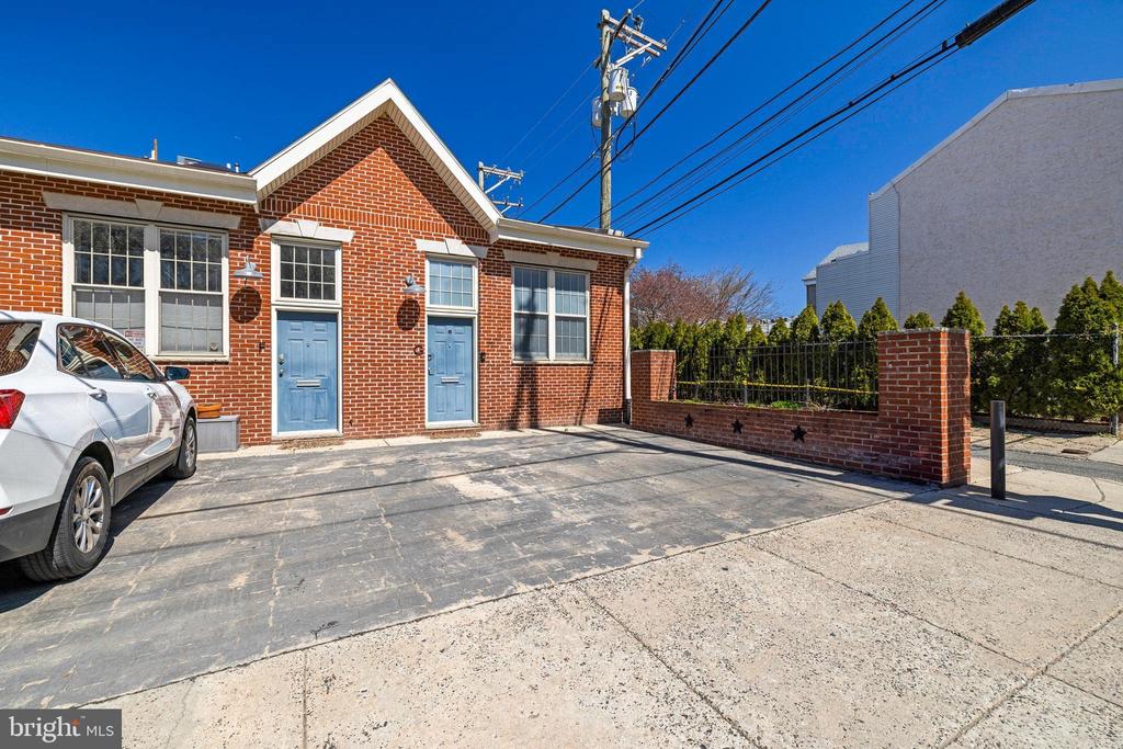 1301 N FRONT STREET Unit: G