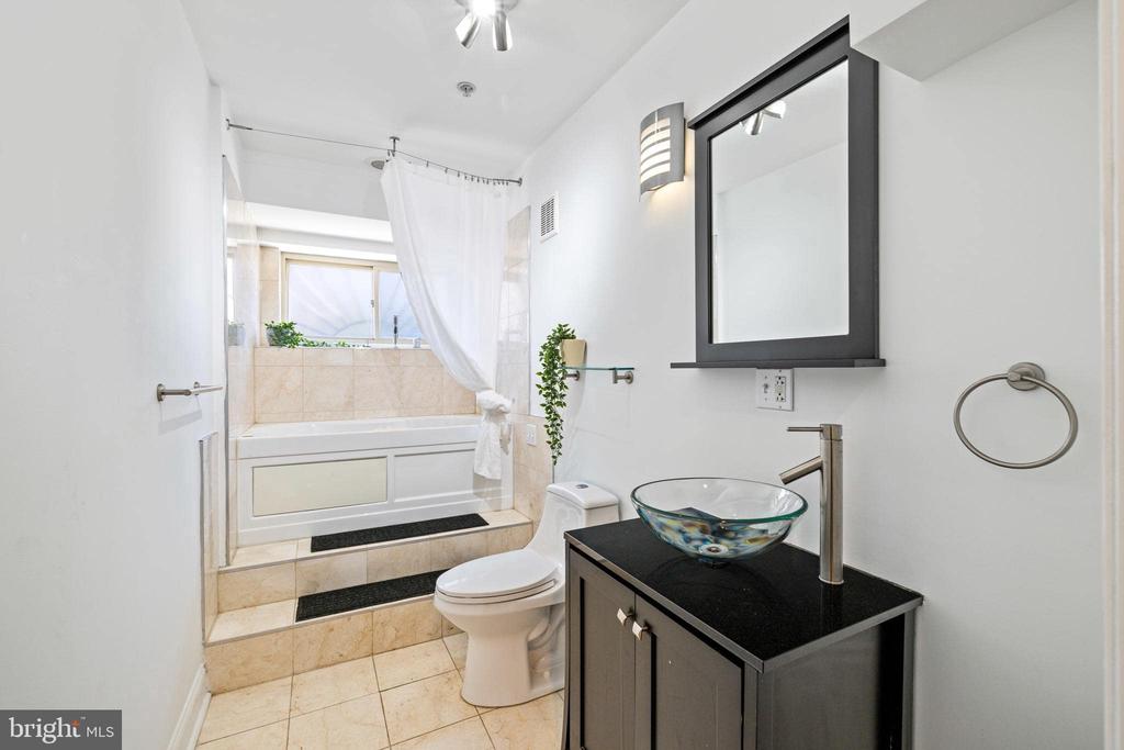 1301 N FRONT STREET Unit: G