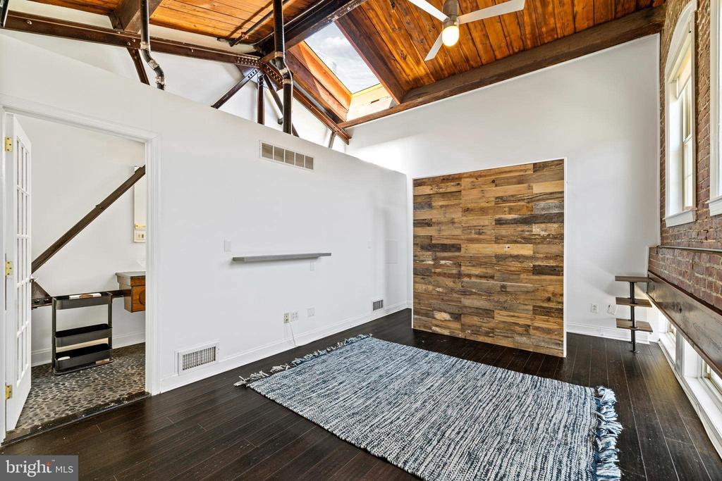1301 N FRONT STREET Unit: G