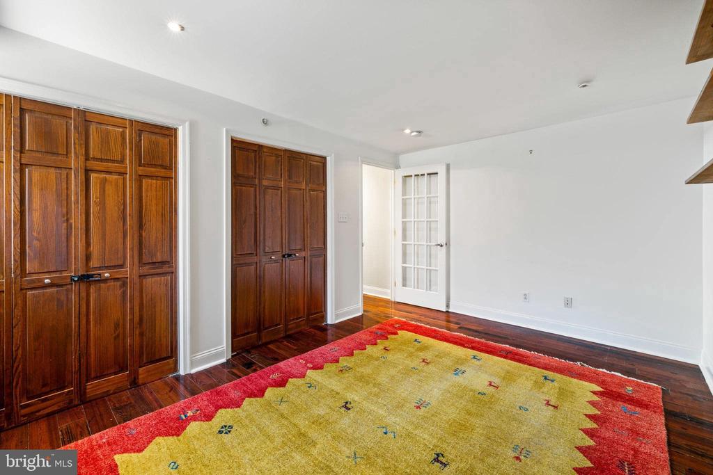 1301 N FRONT STREET Unit: G