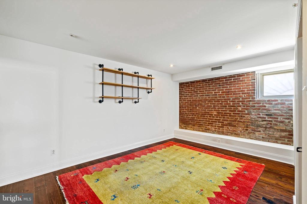 1301 N FRONT STREET Unit: G
