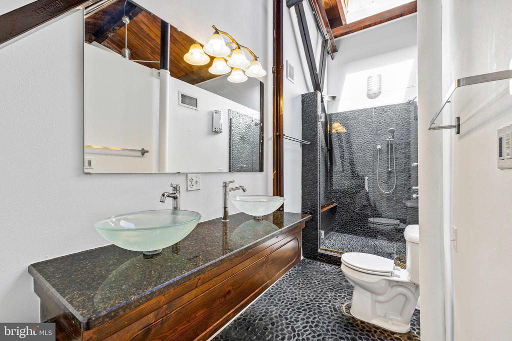 1301 N FRONT STREET Unit: G