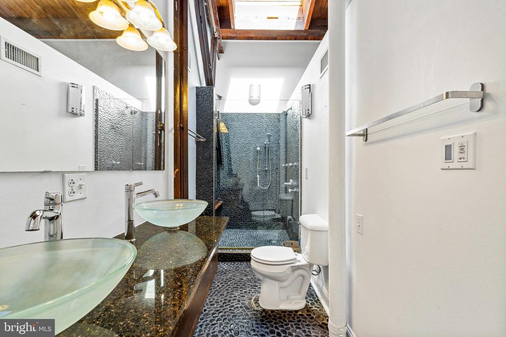 1301 N FRONT STREET Unit: G