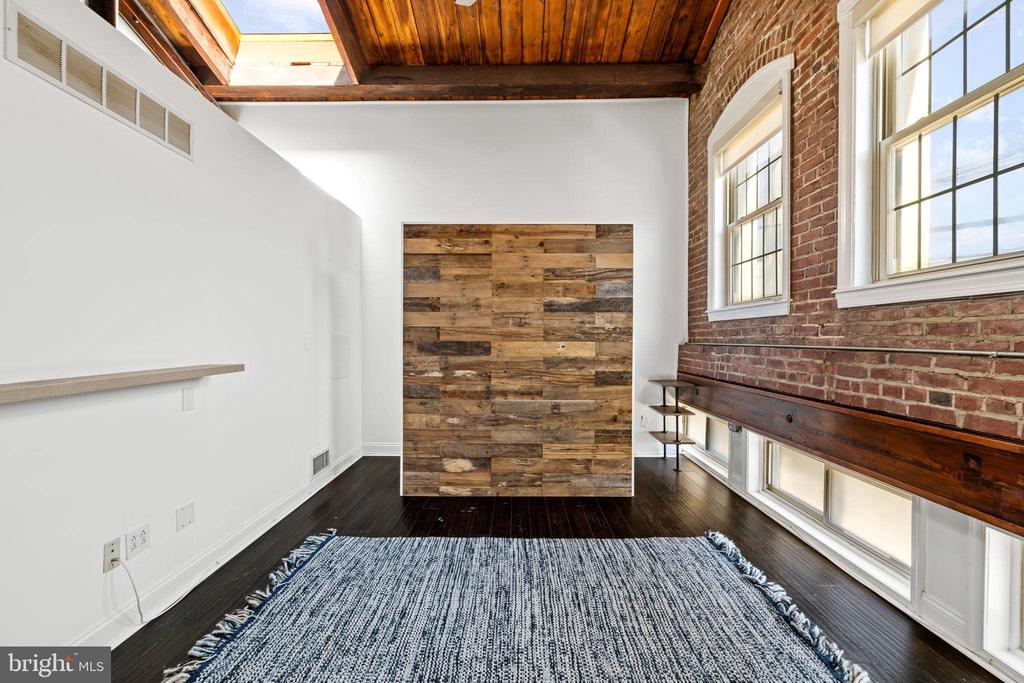 1301 N FRONT STREET Unit: G