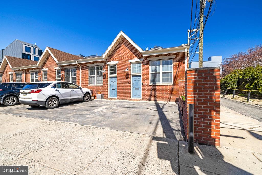 1301 N FRONT STREET Unit: G
