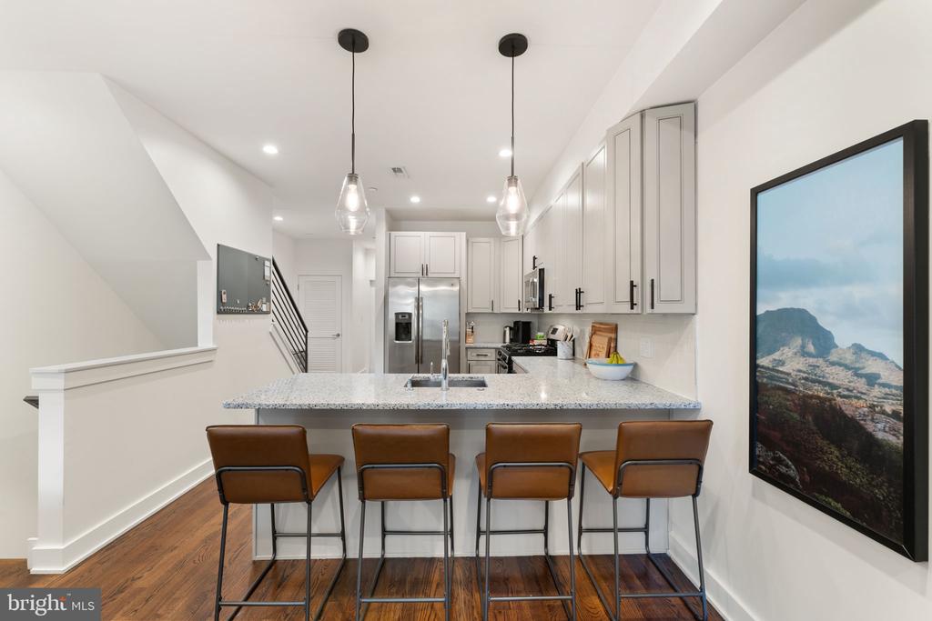 631 W OXFORD STREET Unit: 2