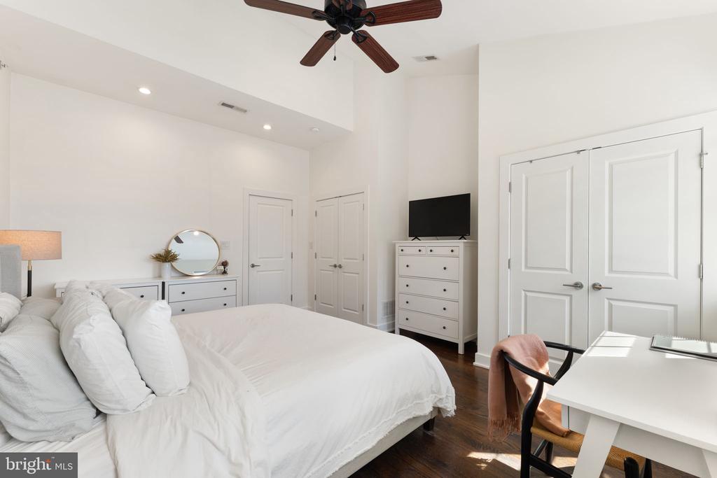 631 W OXFORD STREET Unit: 2
