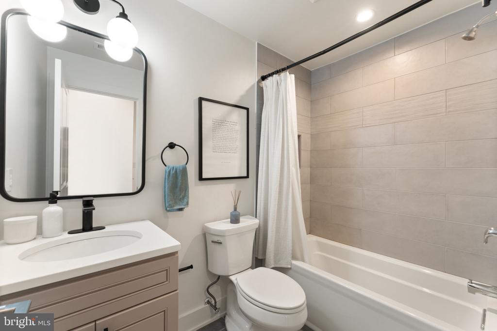 631 W OXFORD STREET Unit: 2