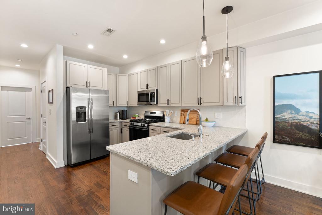 631 W OXFORD STREET Unit: 2