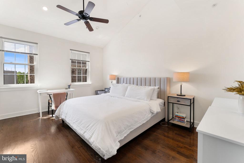 631 W OXFORD STREET Unit: 2