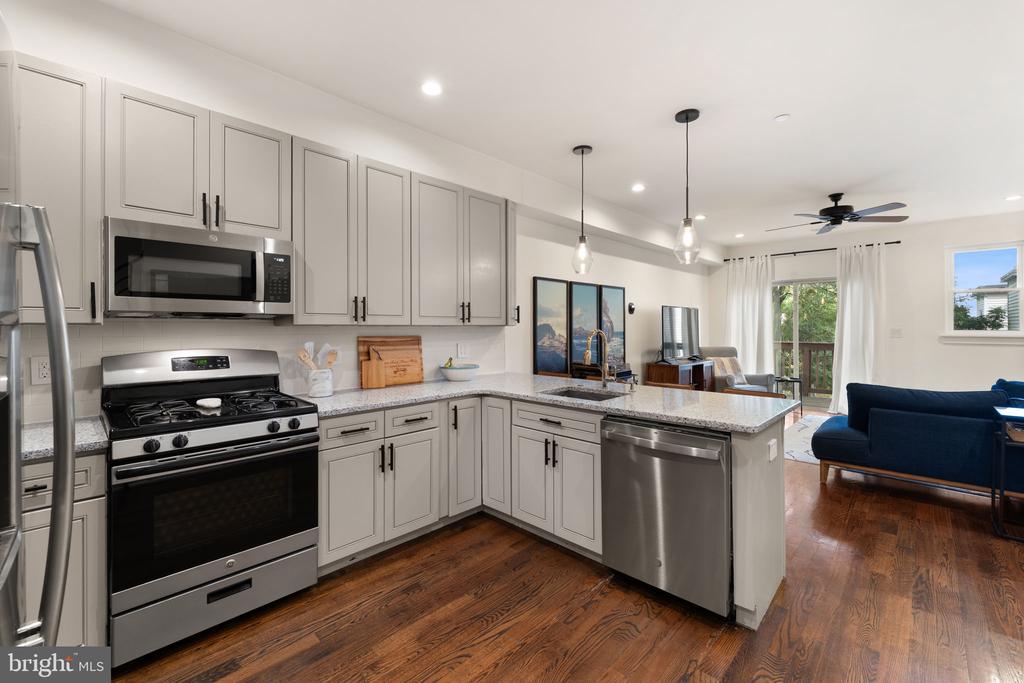 631 W OXFORD STREET Unit: 2