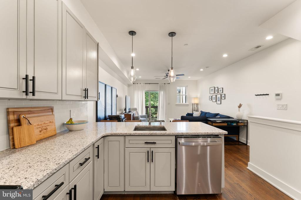 631 W OXFORD STREET Unit: 2