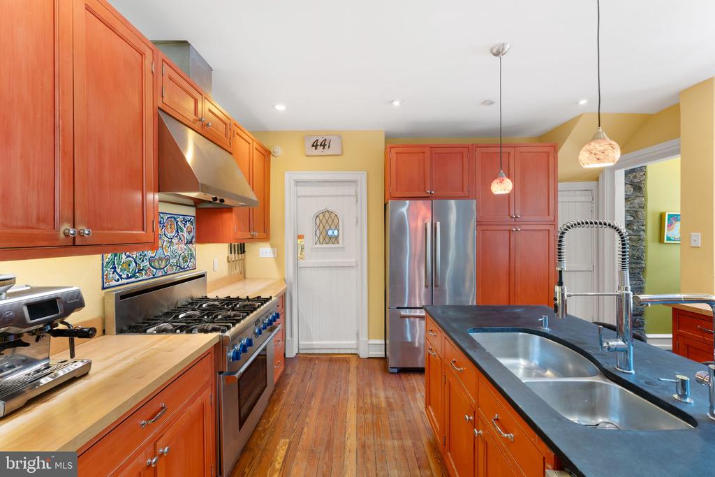 441 W STAFFORD STREET