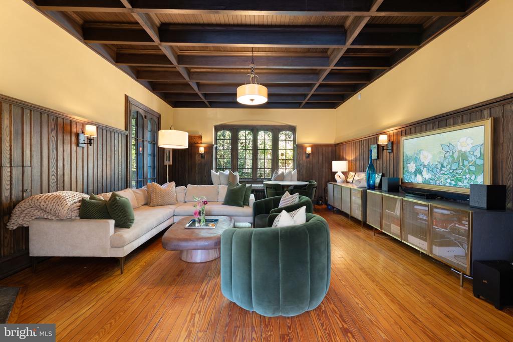441 W STAFFORD STREET