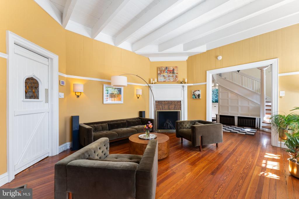 441 W STAFFORD STREET