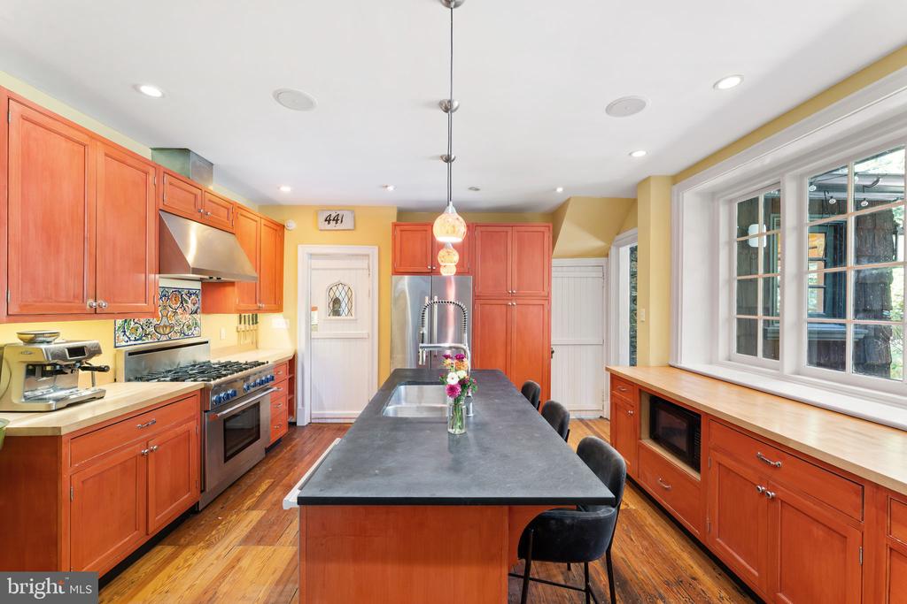 441 W STAFFORD STREET