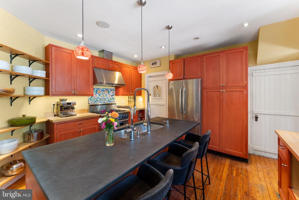 441 W STAFFORD STREET
