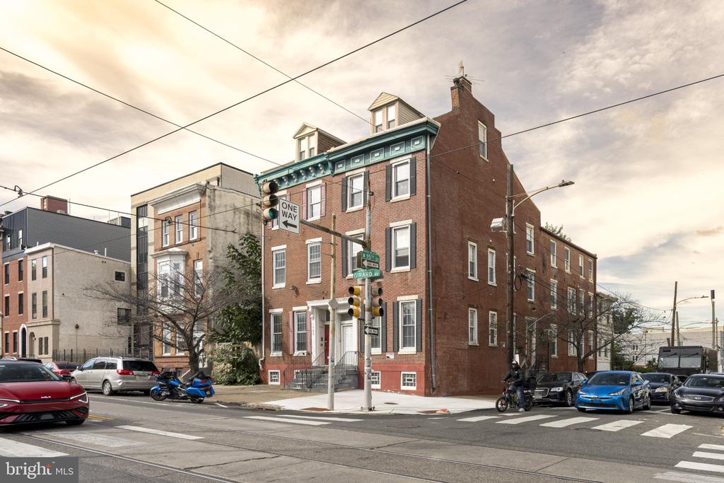 1501 W GIRARD AVENUE