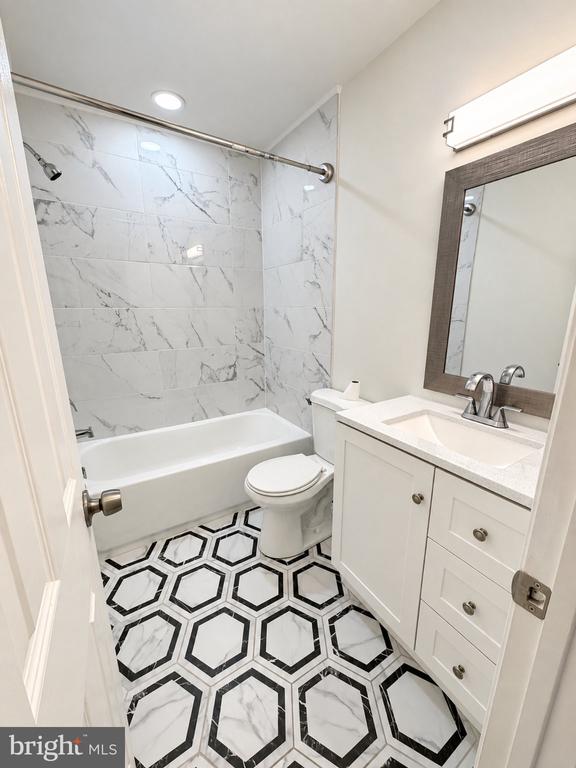 3850 WOODHAVEN ROAD Unit: 704