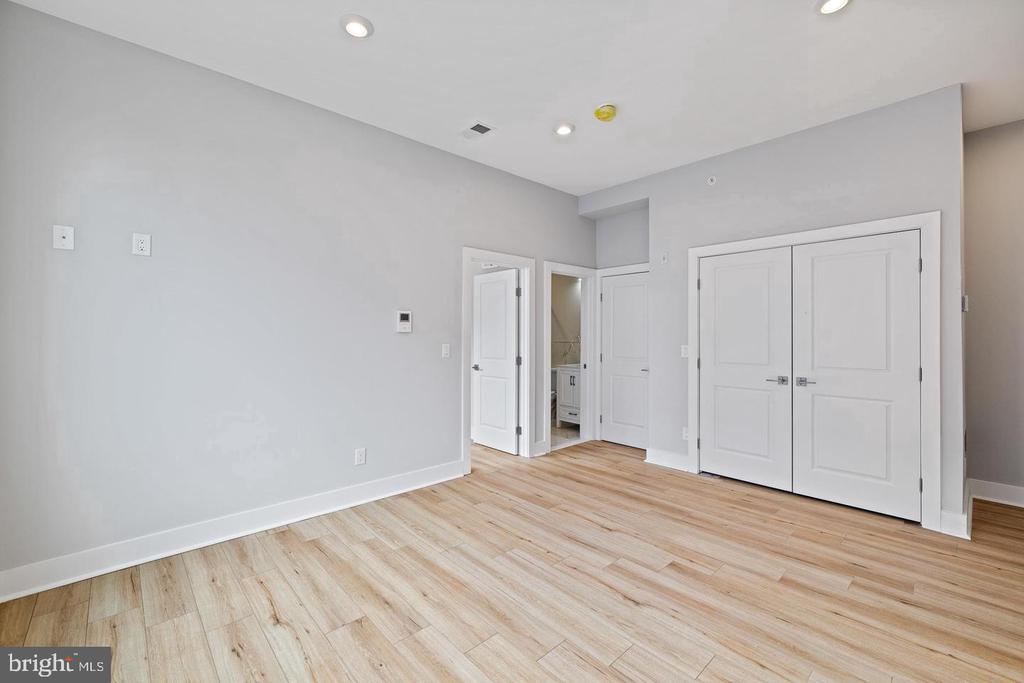 1733 N 2ND STREET Unit: 301