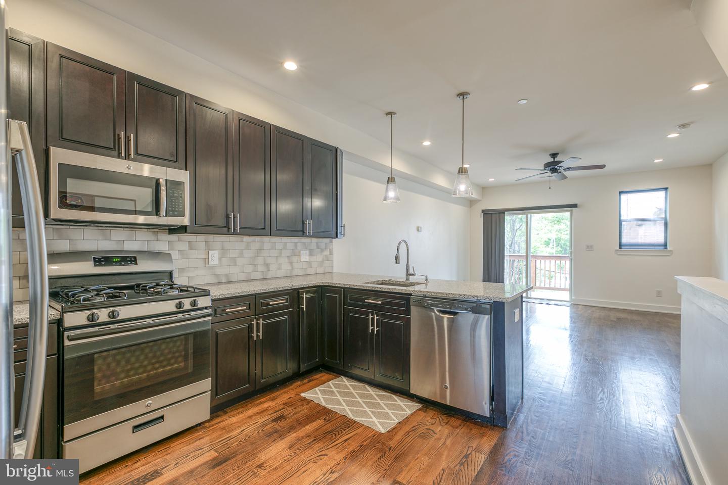 631 W Oxford STREET Unit: 2