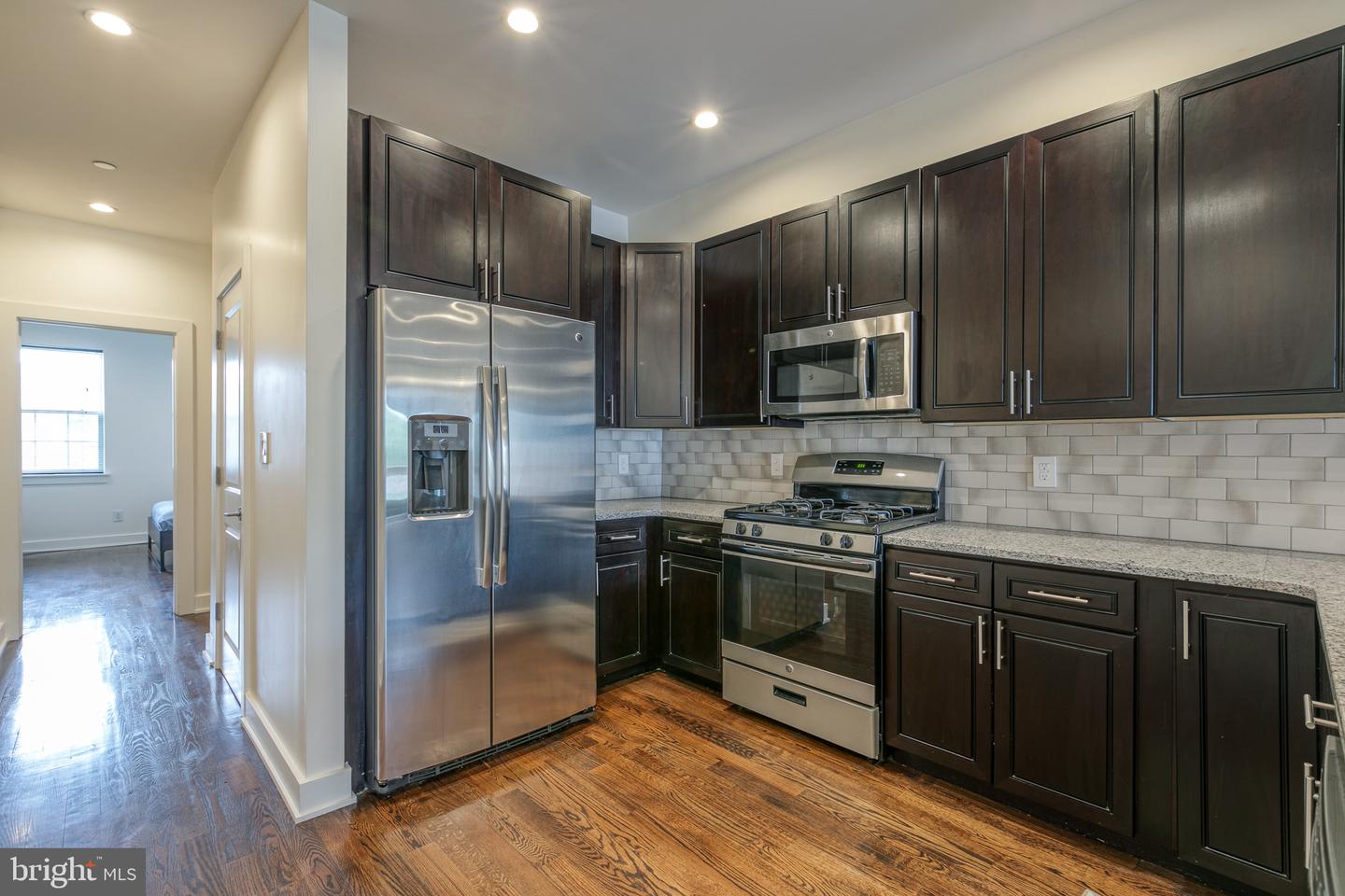 631 W Oxford STREET Unit: 2