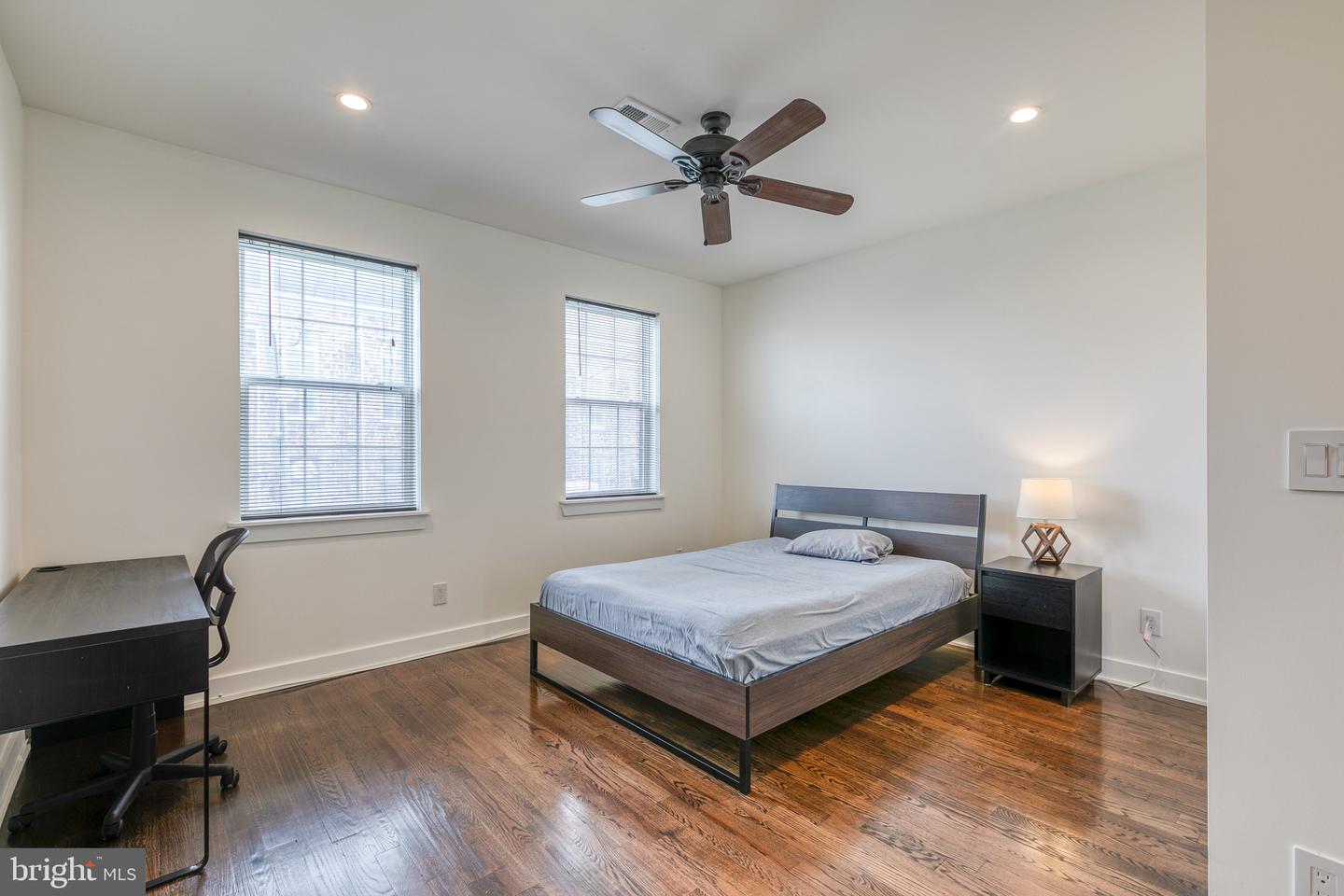 631 W Oxford STREET Unit: 2