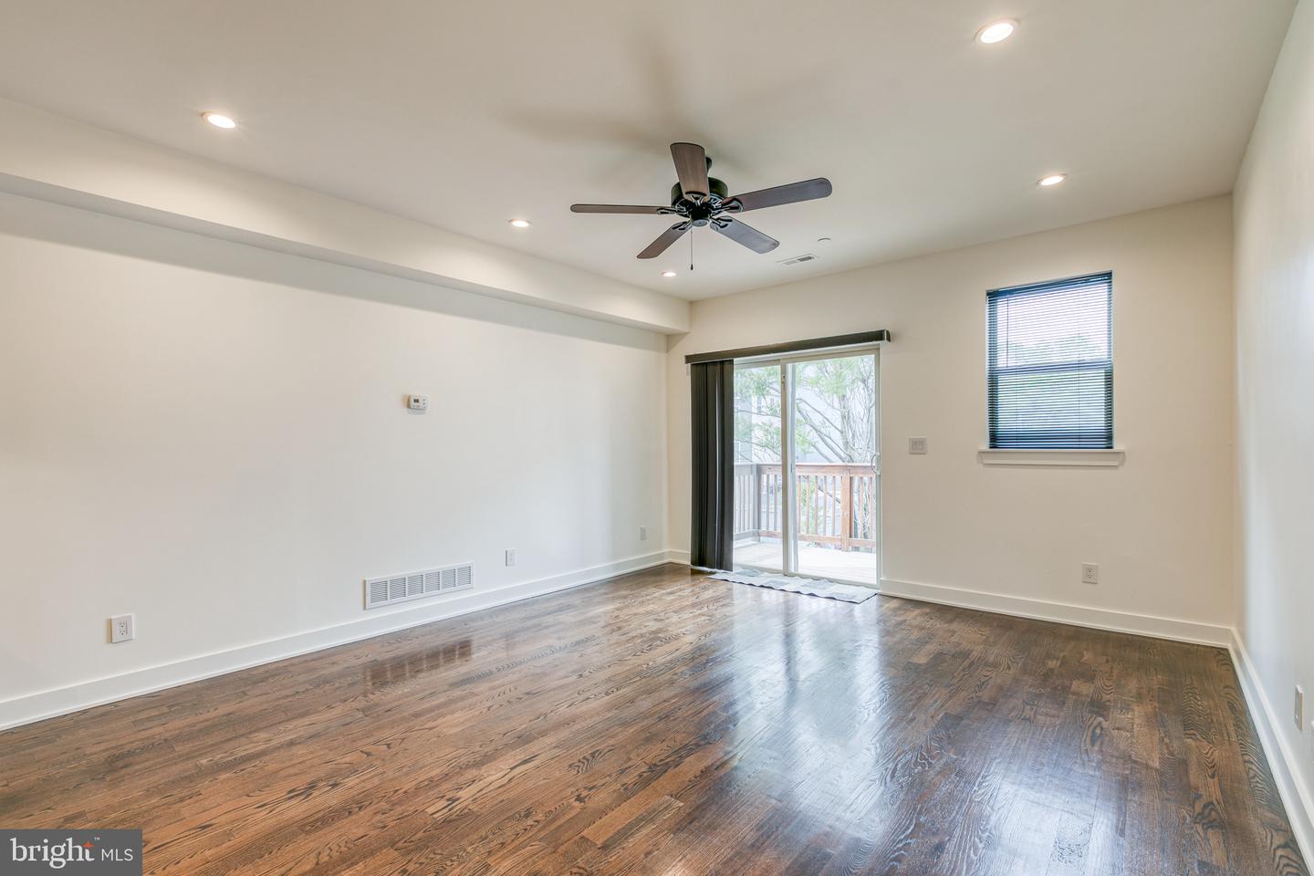 631 W Oxford STREET Unit: 2