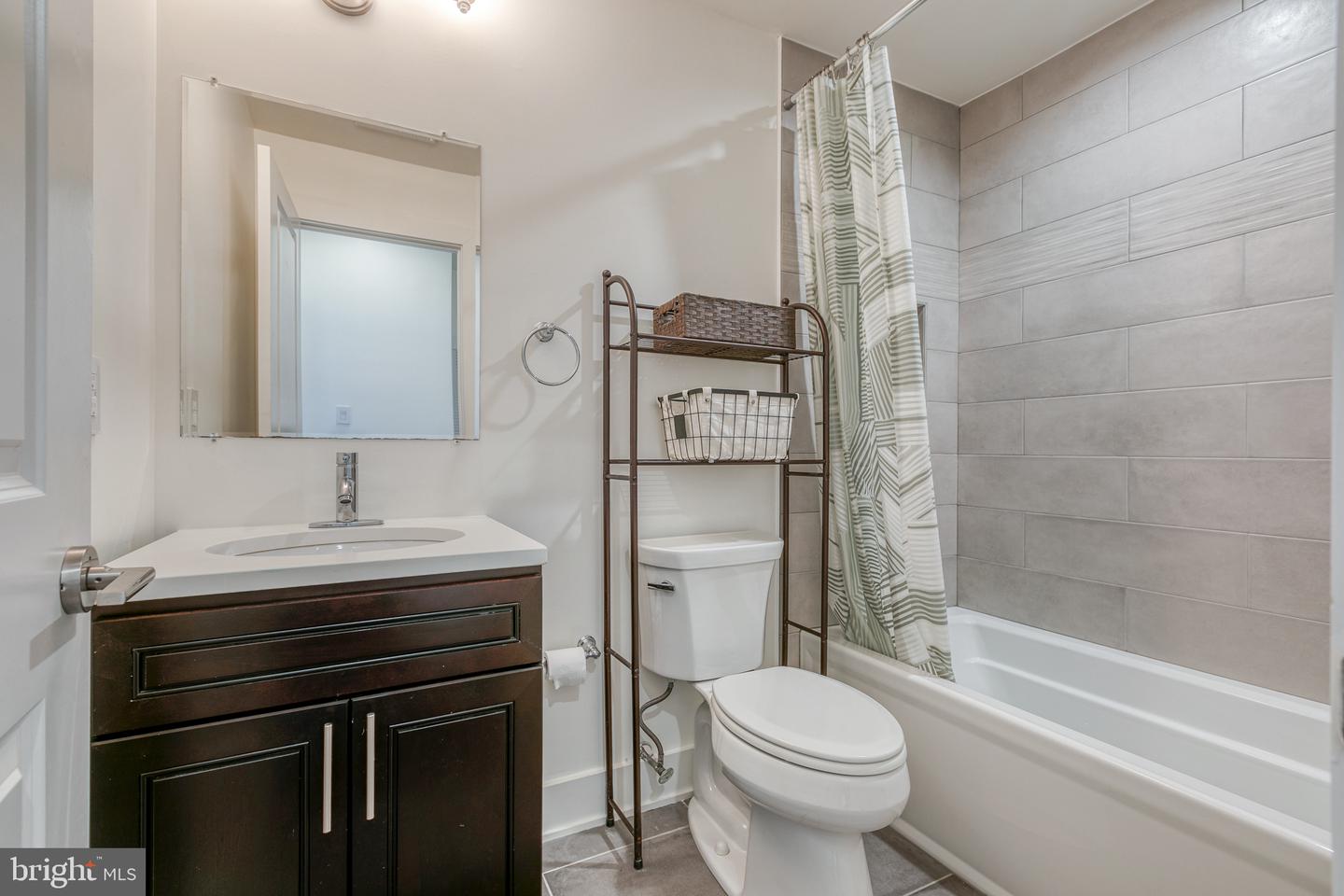 631 W Oxford STREET Unit: 2