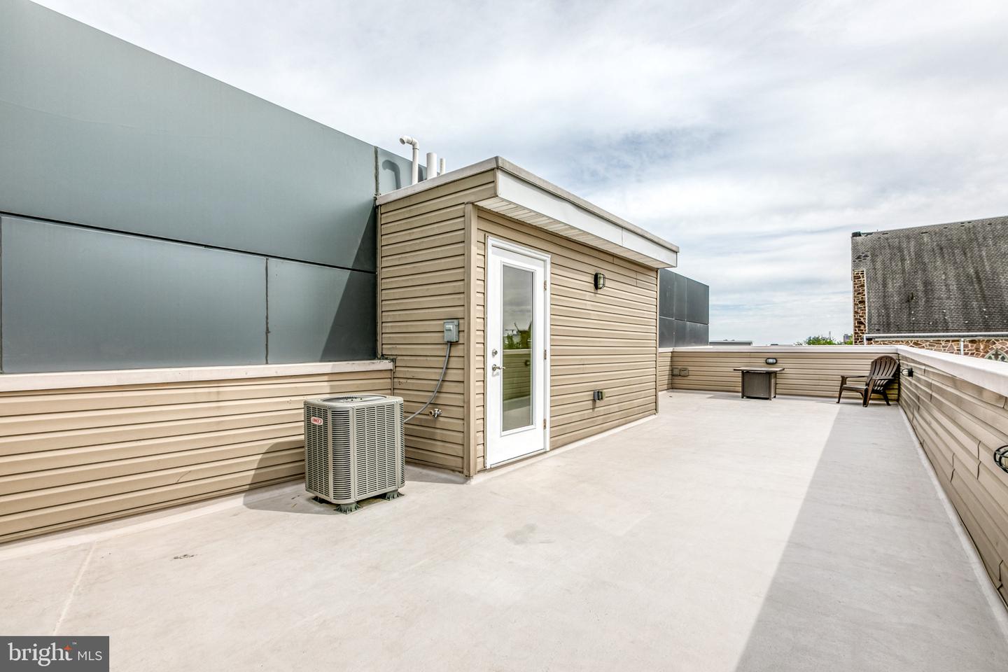 631 W Oxford STREET Unit: 2