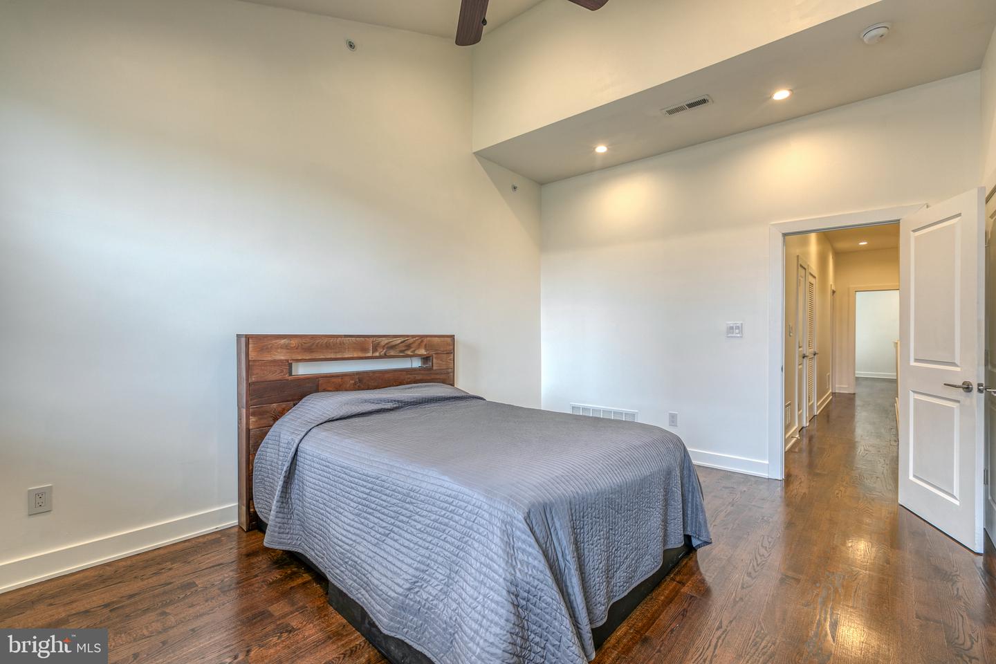 631 W Oxford STREET Unit: 2