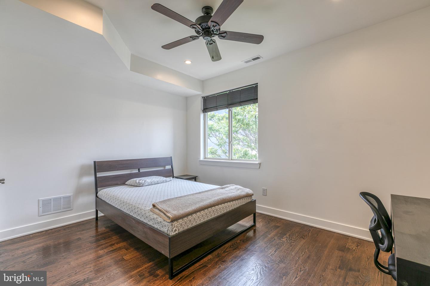 631 W Oxford STREET Unit: 2