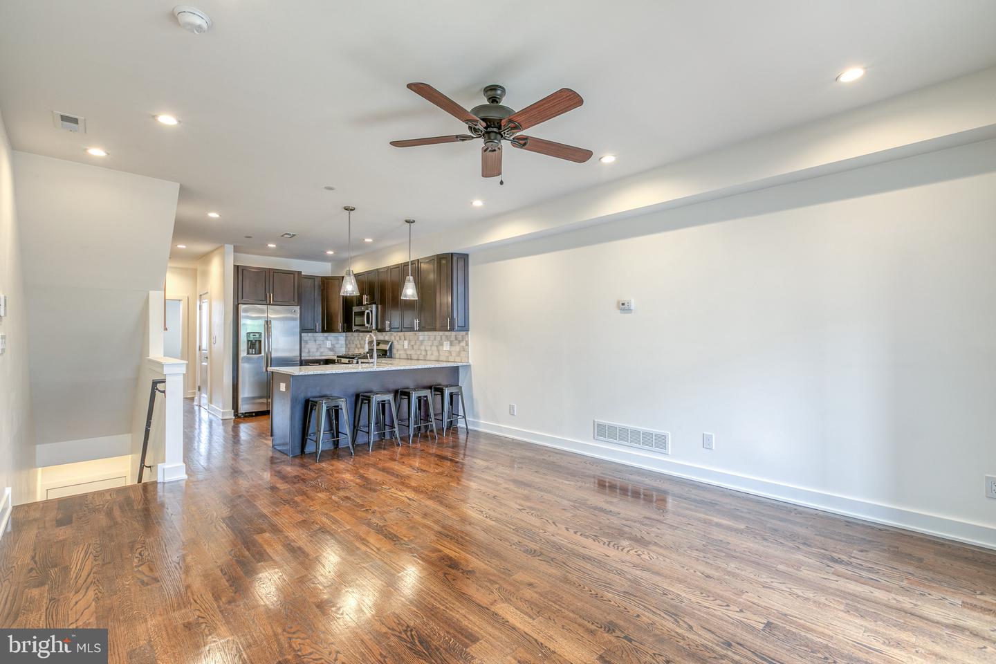 631 W Oxford STREET Unit: 2