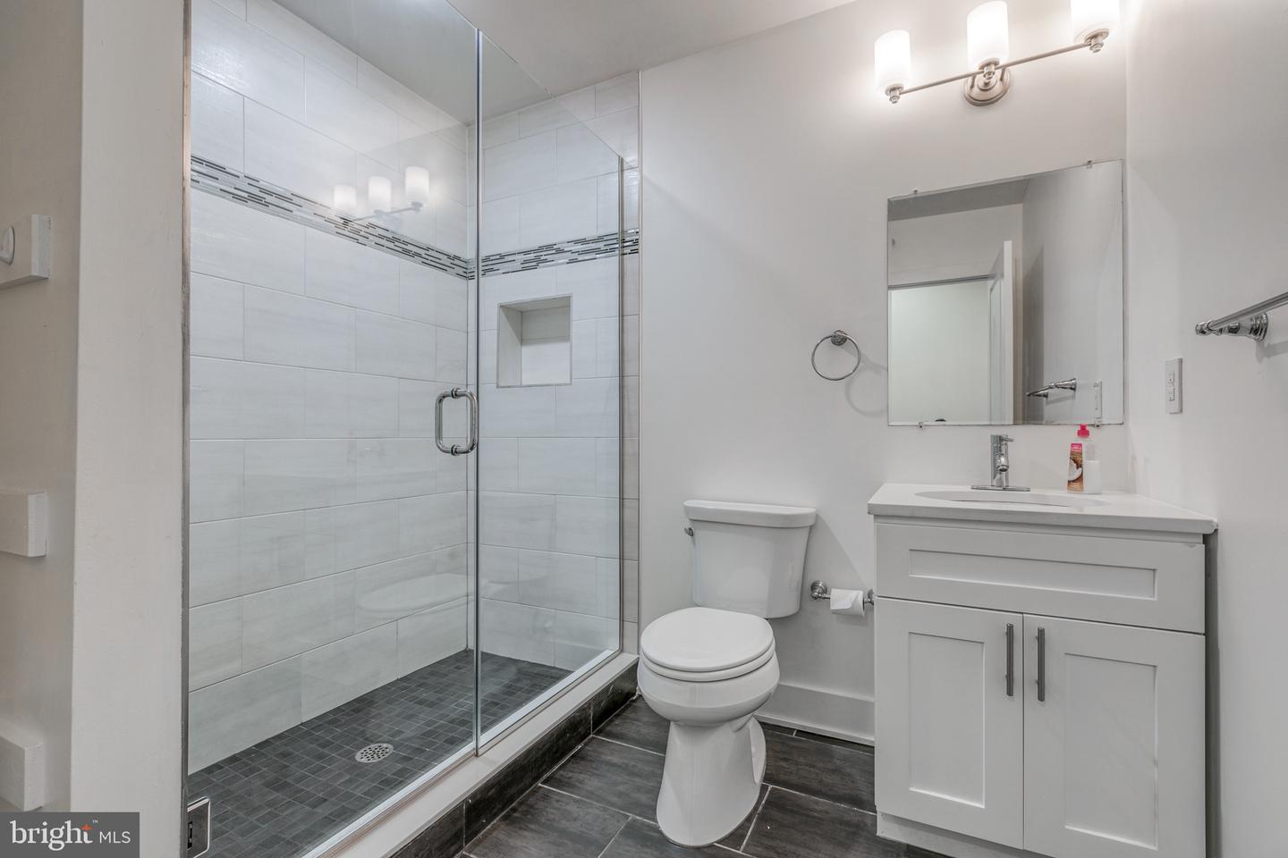 631 W Oxford STREET Unit: 2