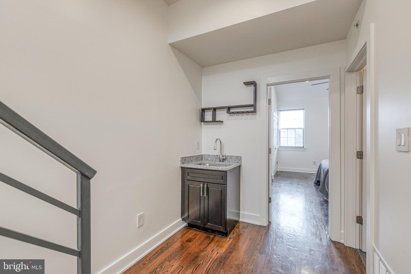 631 W Oxford STREET Unit: 2