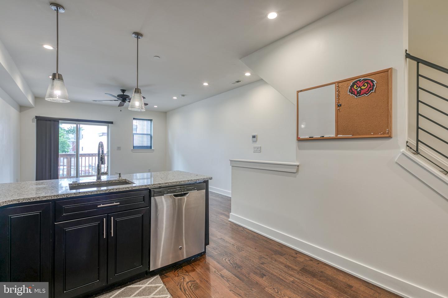 631 W Oxford STREET Unit: 2