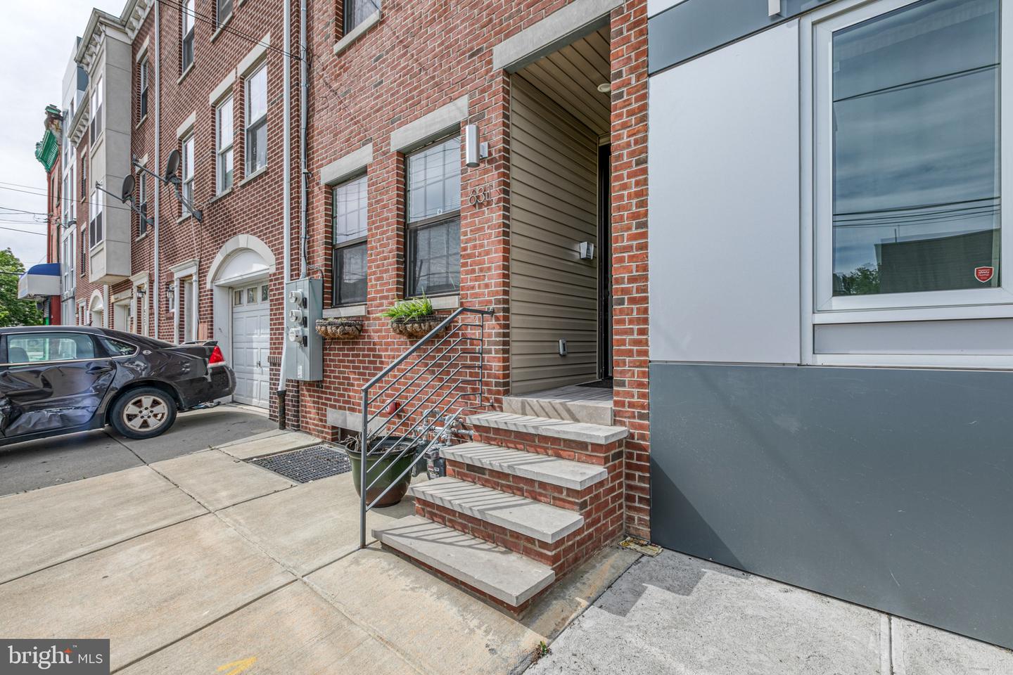 631 W Oxford STREET Unit: 2